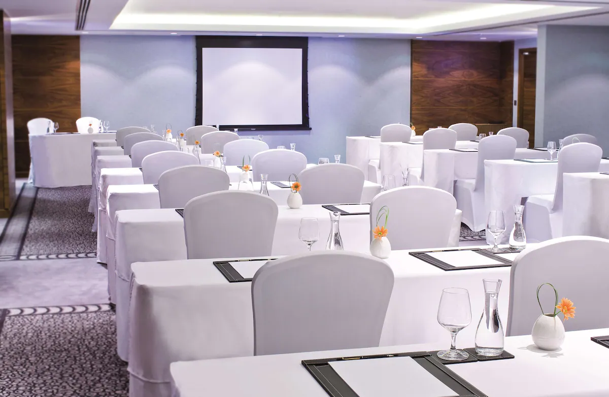 اتاق کنفرانس هتل آوانی دیره دبی